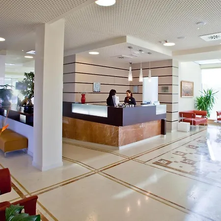Breaking Business Hotel