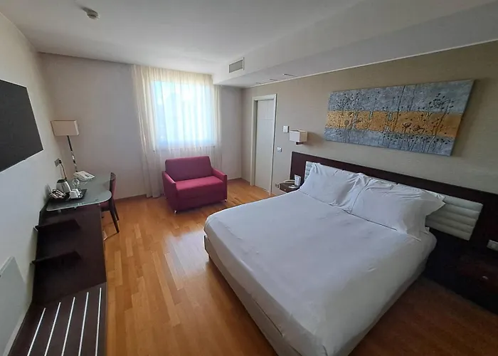 Hotell Breaking Business 4*