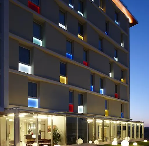 Hotell Breaking Business 4*
