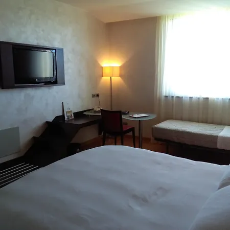 Hotel Breaking Business Mosciano SantʼAngelo