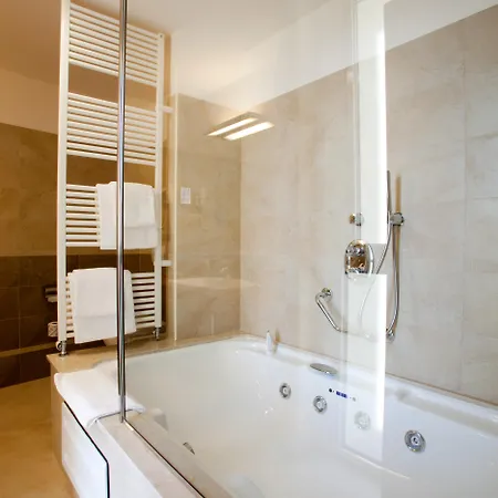 Hotel Breaking Business 4*