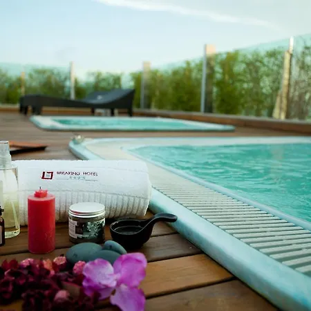 Breaking Business Hotel