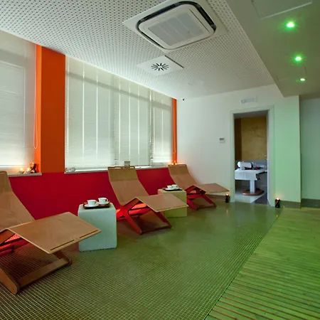 Hotel Breaking Business