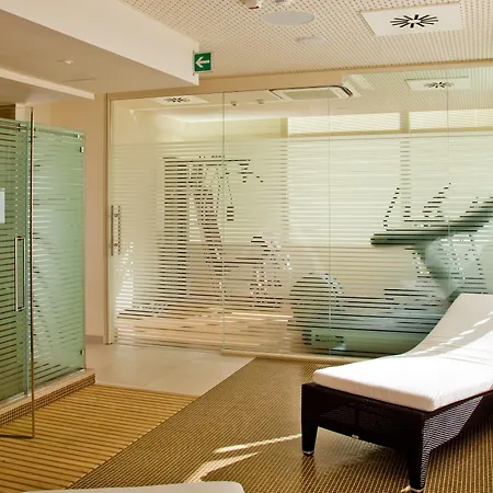 מלון Breaking Business Mosciano SantʼAngelo