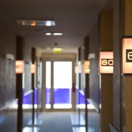 מלון Breaking Business