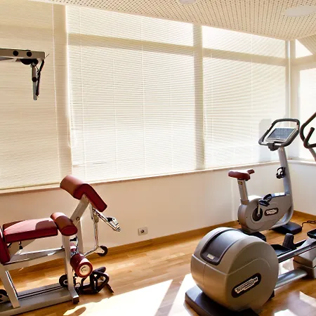 מלון Breaking Business 4*