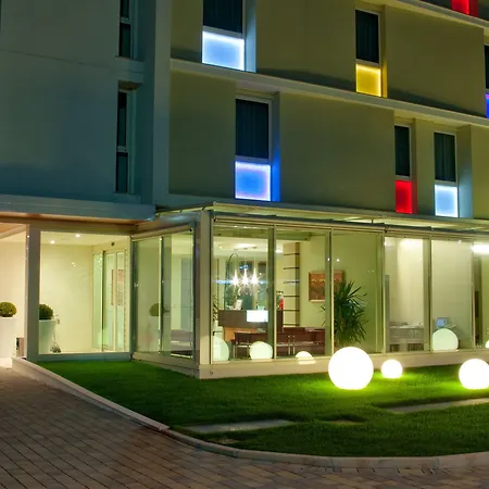 Breaking Business מלון Mosciano SantʼAngelo