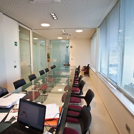 Breaking Business מלון Mosciano SantʼAngelo
