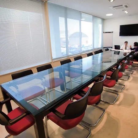 מלון Breaking Business