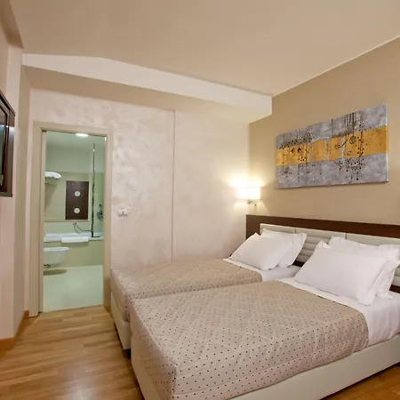 Breaking Business מלון