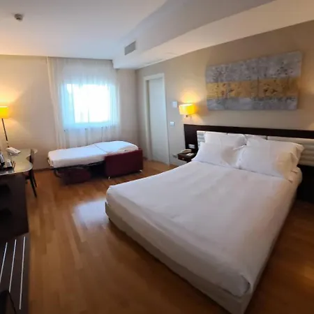 Breaking Business Hotel