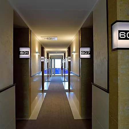 Breaking Business Hotel 4*