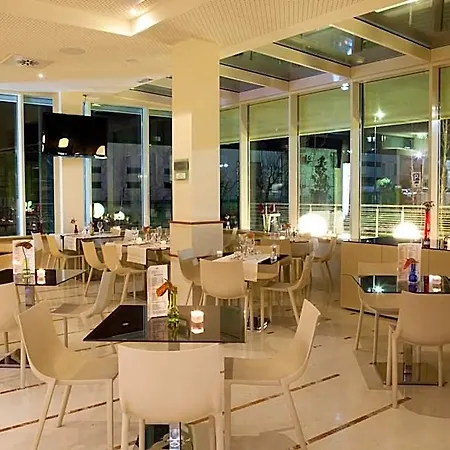 Breaking Business Hotel 4*