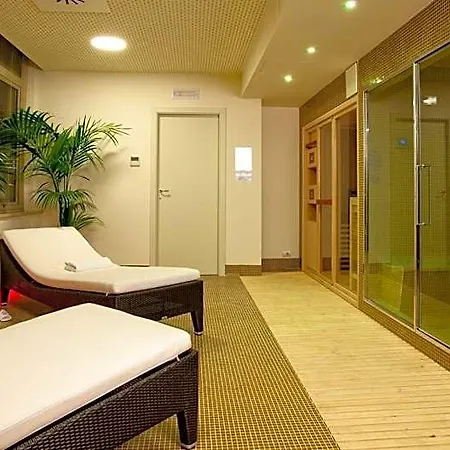 Hotel Breaking Business 4*