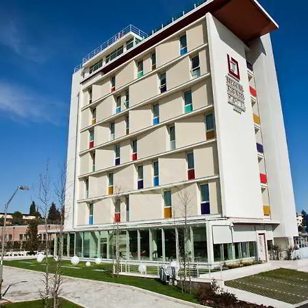 Breaking Business מלון Mosciano SantʼAngelo