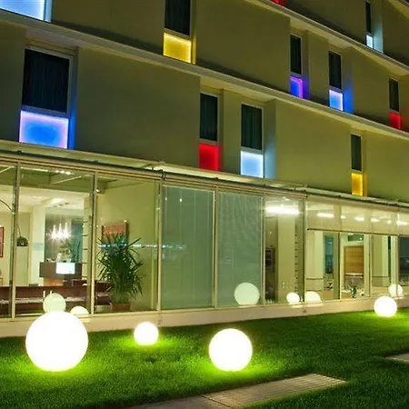 Hotel Breaking Business