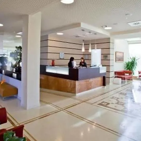 Breaking Business Hotel