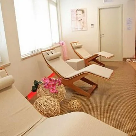 Hotel Breaking Business 4*