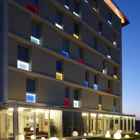 فندق Breaking Business 4*