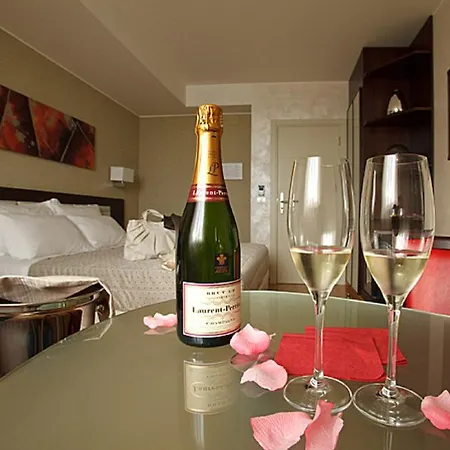 Breaking Business Hotel 4*