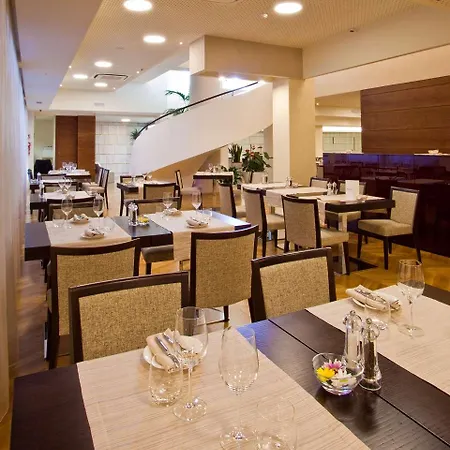 Breaking Business Hotel 4*