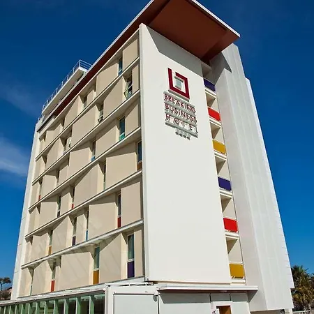 Breaking Business Hotel