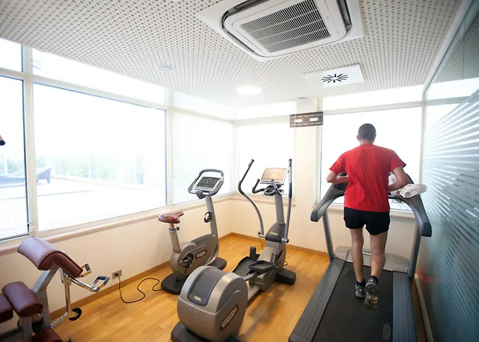 Hotel Breaking Business