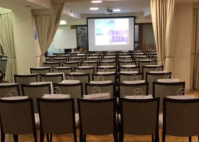 Hotel Breaking Business