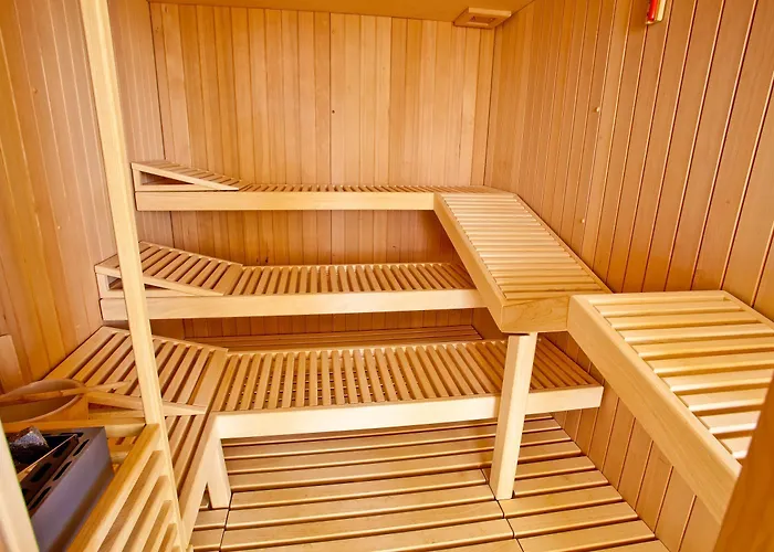 Breaking Business Hotel