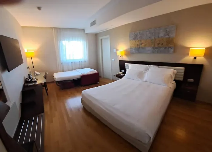 Breaking Business Hotel