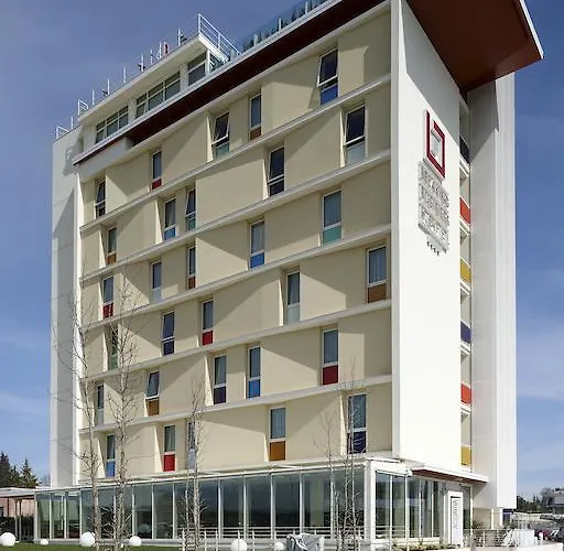 Breaking Business Hotel