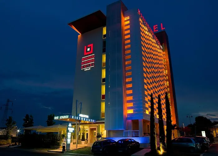 Hotel Breaking Business