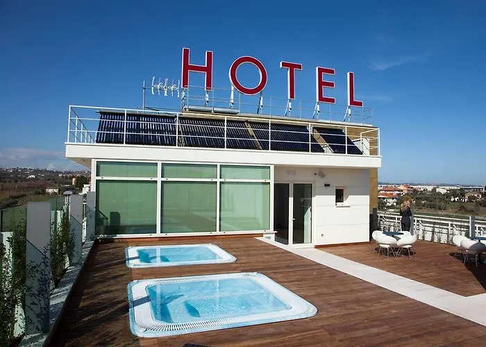 Hotel Breaking Business Mosciano SantʼAngelo